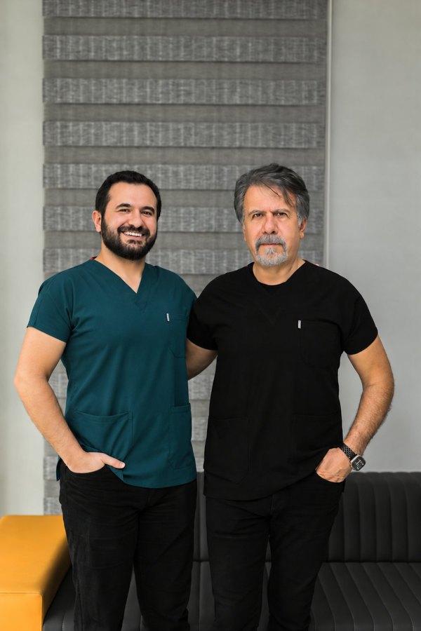 Dt. Kağan Altunsuyu ve Dt. Agah Altunsuyu
